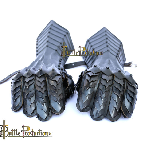 Medieval Fantasy Nazgul Gauntlets (Black) (BPGS2406) - Image 2