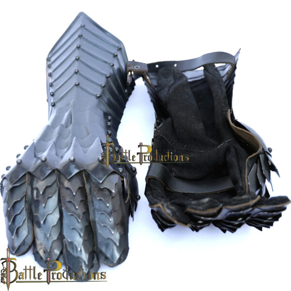 Medieval Fantasy Nazgul Gauntlets (Black) (BPGS2406) - Image 3