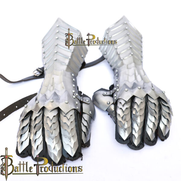 Medieval Fantasy Nazgul Gauntlets (BPGS2405) - Image 2