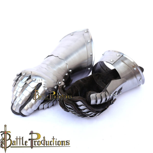 Medieval Articulated Steel Gauntlets (BPGS2409) - Image 4