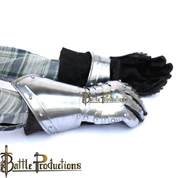 Medieval Articulated Steel Gauntlets (BPGS2409) - Image 5