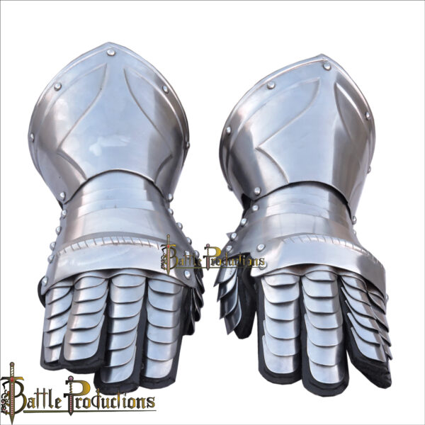 Medieval Articulated Knight Gauntlets (BPGS2408) - Image 2