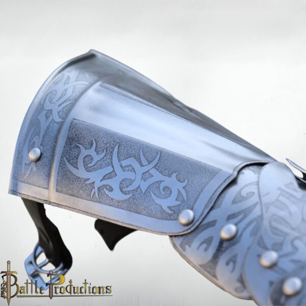 Medieval Fantasy Spiked Gauntlets - Image 9