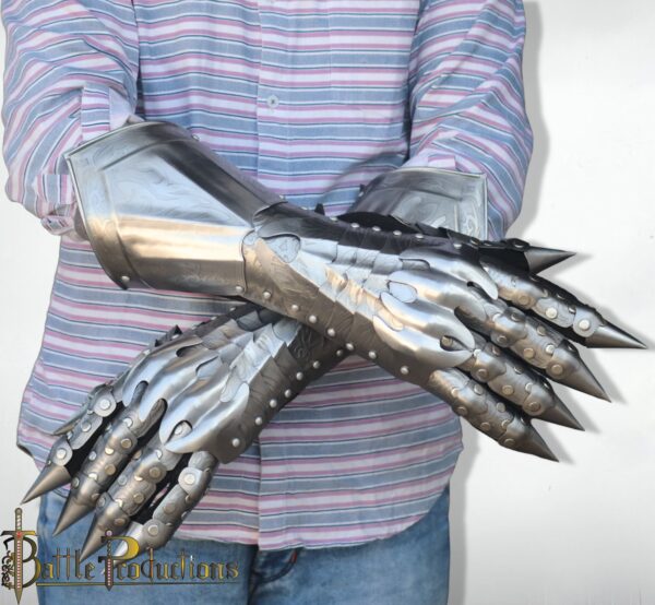 Medieval Fantasy Spiked Gauntlets - Image 2