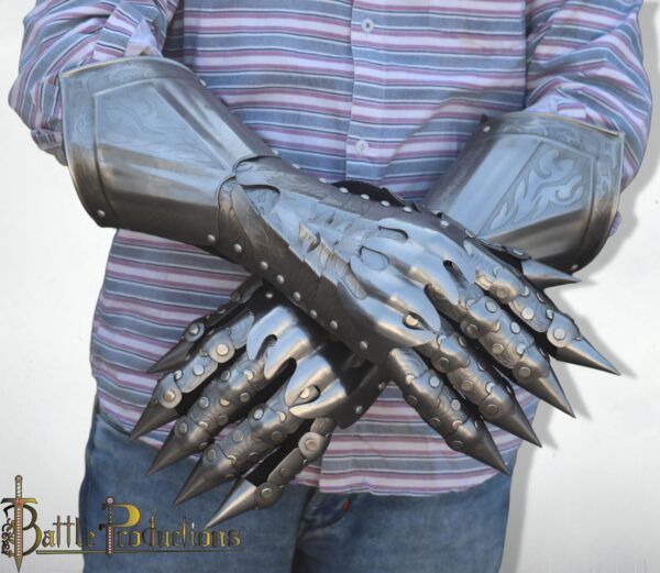 Medieval Fantasy Spiked Gauntlets - Image 3