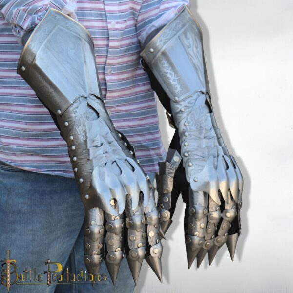 Medieval Fantasy Spiked Gauntlets - Image 4