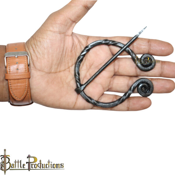 Medieval Twist Cloak Pin – Hand-Forged Iron Brooch - Image 4
