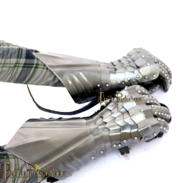 Medieval Riveted Gothic Gauntlets (BPGS2404) - Image 4